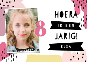 Vrolijke uitnodiging kinderfeestje verfstrepen en stipjes