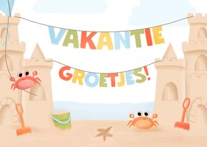 Vrolijke vakantiegroetjes vanaf het strand zandkasteel krab