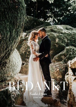 Bedankkaart trouwerij met grote foto en witte typografie
