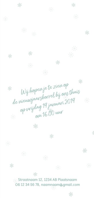 Nieuwjaarskaart met zachtgroene achtergrond en sneeuwsterren 3