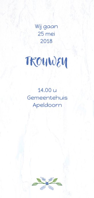 Trouwkaart met blauwe bloemenkrans 2