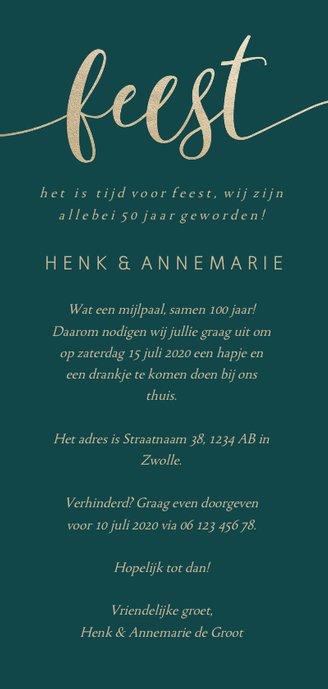 Uitnodiging met goudlook 'samen 100' en foto Achterkant