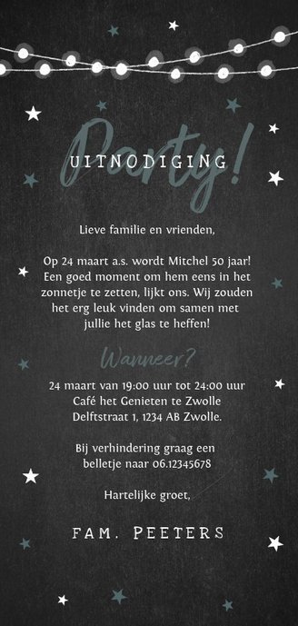 Uitnodiging verjaardag krijtbord vijftig foto sterretjes Achterkant