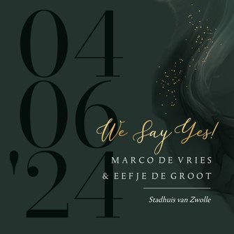 Stijlvolle trouwkaart soft watercolor groen spetters goud