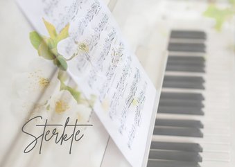 Condoleancekaart - Foto piano met bloemen