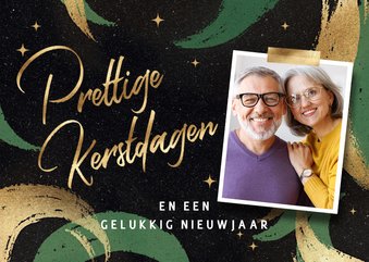 Foto kerstkaart met vrolijke verfstrepen in groen en goud