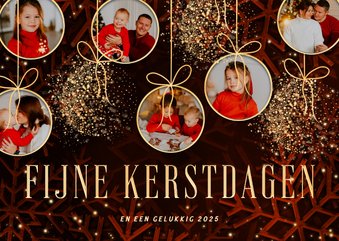 Fotocollage kerstkaart met sprankelende kerstballen rood