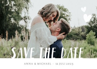 Hippe Save the Date kaart met eigen foto en witte letters