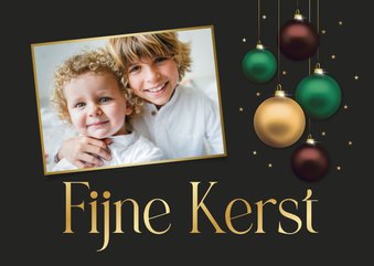 Kerstkaart met foto en stijlvolle kerstballen