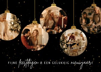 Kerstkaart met vijf gouden kerstballen met foto's