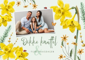 Lente bloemen paaskaart vlinders foto