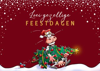 Leuke kerstkaart met grappige koe en kerstboom