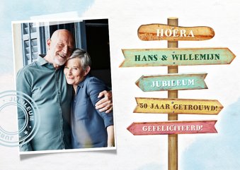 Moderne felicitatiekaart huwelijksjubileum met bordjes