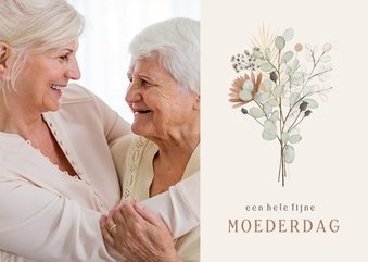 Moederdagkaart met boeket bloemen en eigen foto