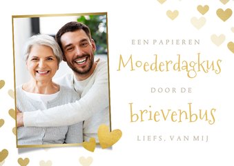 Moederdagkaart papieren kus door de brievenbus met foto