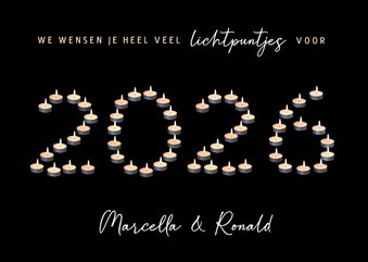 Originele nieuwjaarskaart jaartal 2026 van waxinelichtjes