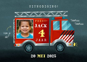 Stoere kinderfeestje kaart brandweerauto, foto en leeftijd