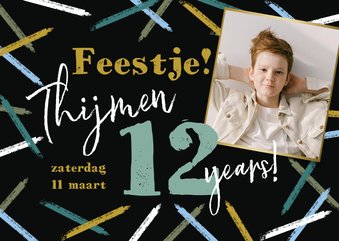 Uitnodiging kinderfeestje abstracte kaartjes stoer met foto