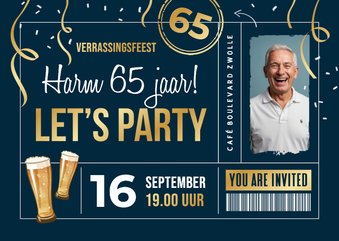 Uitnodiging ticket 65 jaar man bier slingers goud foto