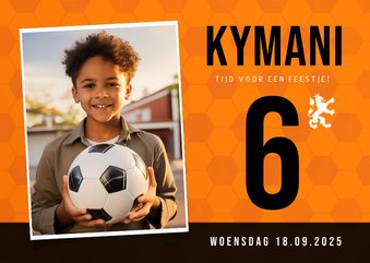 Uitnodiging voetbal feestje kind met oranje elftal look