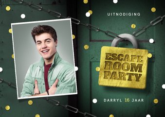 Uitnodigingskaart escape room slot foto deur confetti