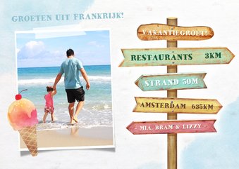 Vakantiekaart met eigen foto en houten wegwijzer bord