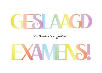 Vrolijke geslaagd kaart eindexamen met regenboog letters