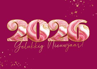 Vrolijke roze nieuwjaarskaart met gemarmerd jaartal