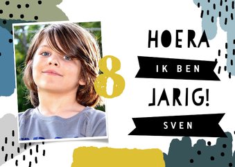 Vrolijke uitnodiging kinderfeestje met verf, stippen en foto