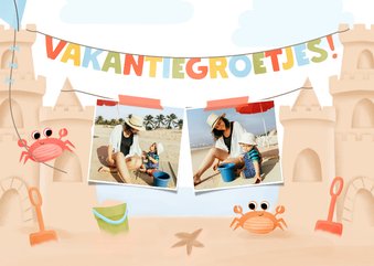 Vrolijke vakantiegroetjes vanaf het strand zandkasteel foto