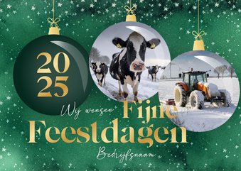 Zakelijke groene kerstkaart met fotos kerstballen en sterren