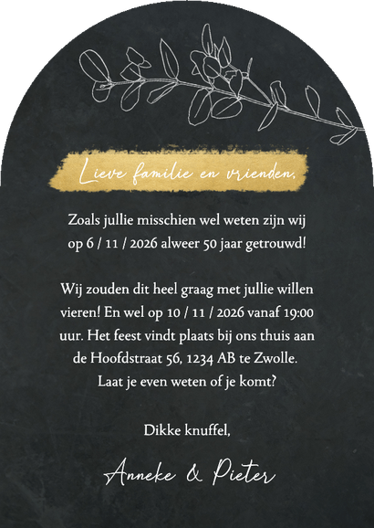 Jubileum uitnodiging in boog wit takje gouden streep en foto Achterkant