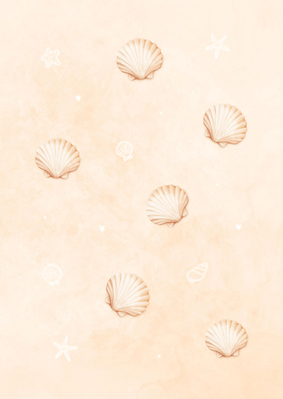 Zandkleurig geboortekaartje met schelpjes patroon Achterkant