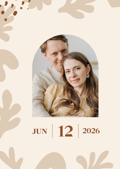 Beige trouwkaart met trendy abstracte vormen 2