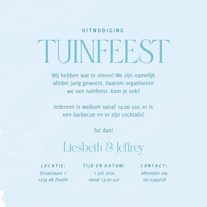 Blauwe uitnodiging met bloemetjes voor een tuinfeest 3