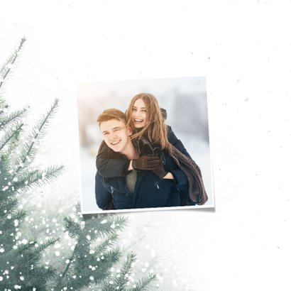 Botanische Weihnachtskarte mit Tannenzweigen und Schnee 2