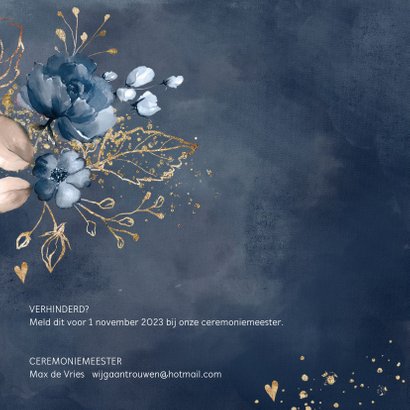 Chique trouwkaart donkerblauw bloemen 2