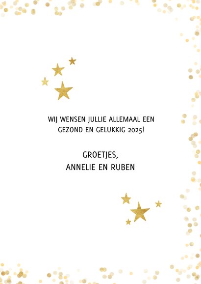 Feestelijke nieuwjaarskaart met gouden sterren en typografie 3