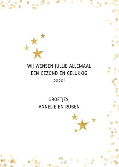 Feestelijke nieuwjaarskaart met gouden sterren en typografie 3