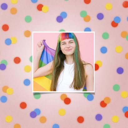 Felicitatiekaart 'Happy Pride' regenboog tekst en confetti 2