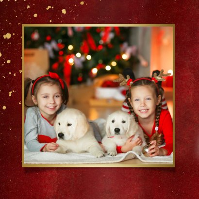 Foto kerstkaart rood met goudlook confetti en 2 foto's 2
