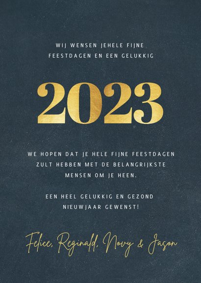 Fotocollage kerstkaart met 9 foto en gouden jaartal 2023 3