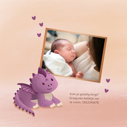 Geboortekaartje voor meisje met paarse dino illustratie 2