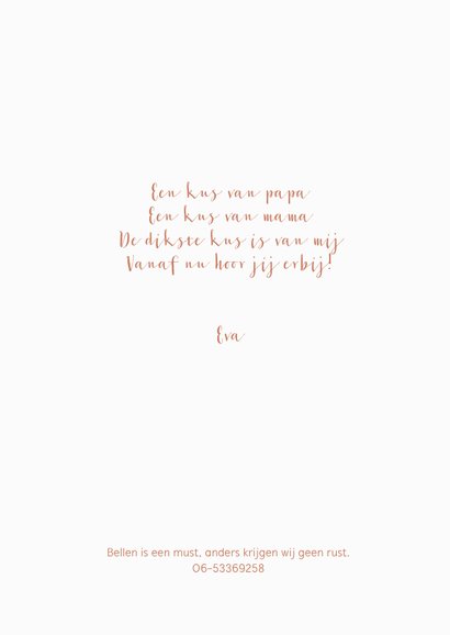 Geboortekaartjes baby in wiegje bij haard in keuken 2