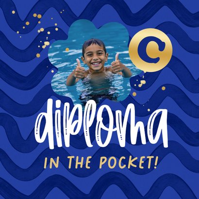 Geslaagd zwemdiploma golven water blauw typografisch goud 2