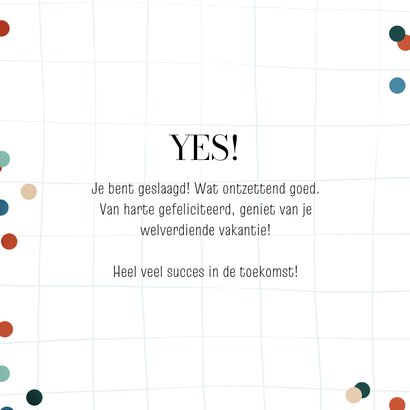 Geslaagdkaartje boeken afstudeerhoedje en confetti  3