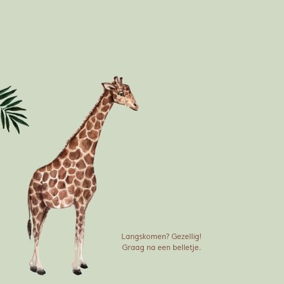 Groen geboortekaartje met een giraffe 2
