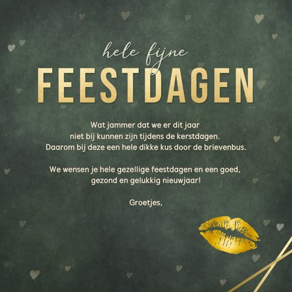 Groene kerstkaart een papieren kerstkus door brievenbus 3