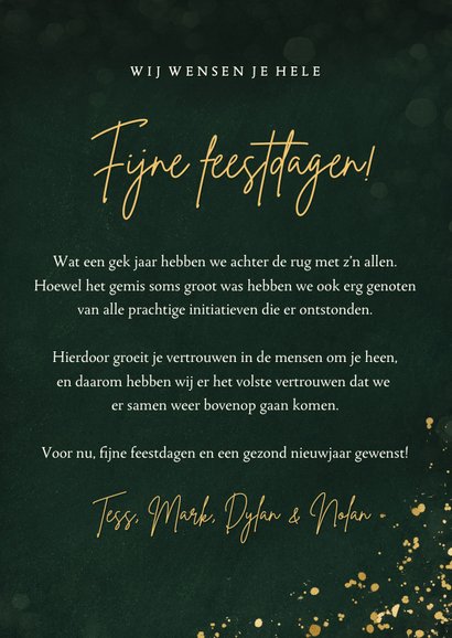 Groene kerstkaart met papieren kerstboom en gouden spetters 3