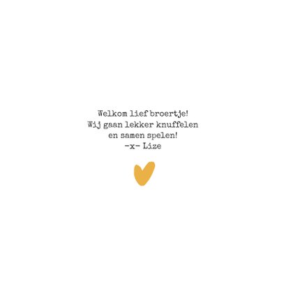 Hip en trendy geboortekaartje met okergeel hartje 2